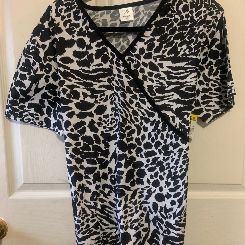 Smart Scrubs Monochrome Animal Print Top